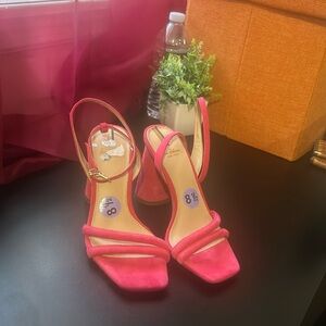 Pink shoes/pink sandals